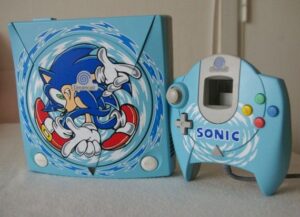 Dreamcast customisée avec le personnage sonic et les couleurs du jeu vidéo